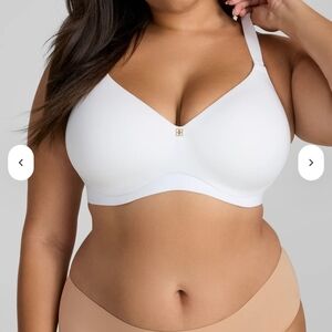 Honeylove White Wireless Seamless Bra with Gold Accent